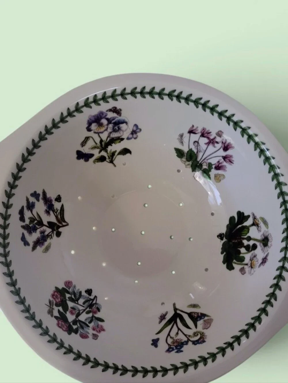 Portmeirion White Ceramic Colander with Green Leaf Border and Floral Motifs, EUC